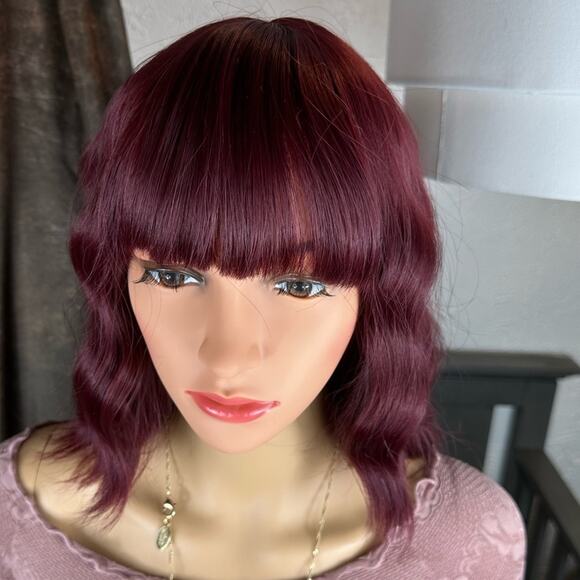 Burgundy wig with bangs - Picture 6 of 12